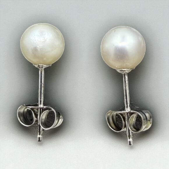 Cultured Freshwater Pearl Stud Earrings 925 Sterling Silver Butterfly Backs - Picture 4 of 4
